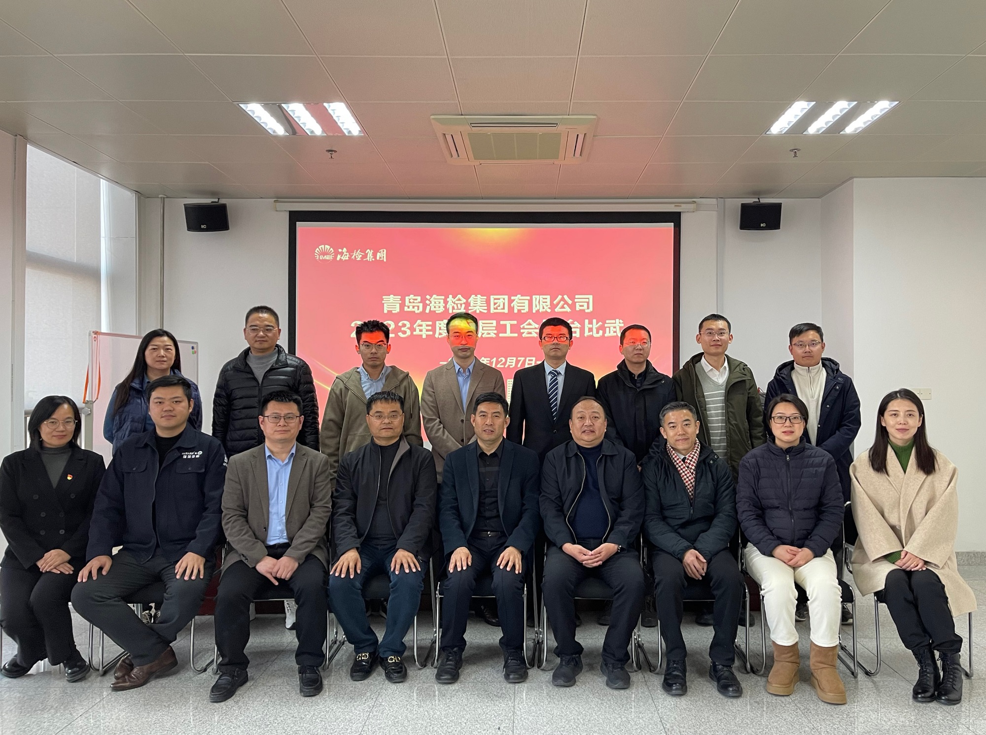 1702261455657911.jpg 集体照压缩.jpg