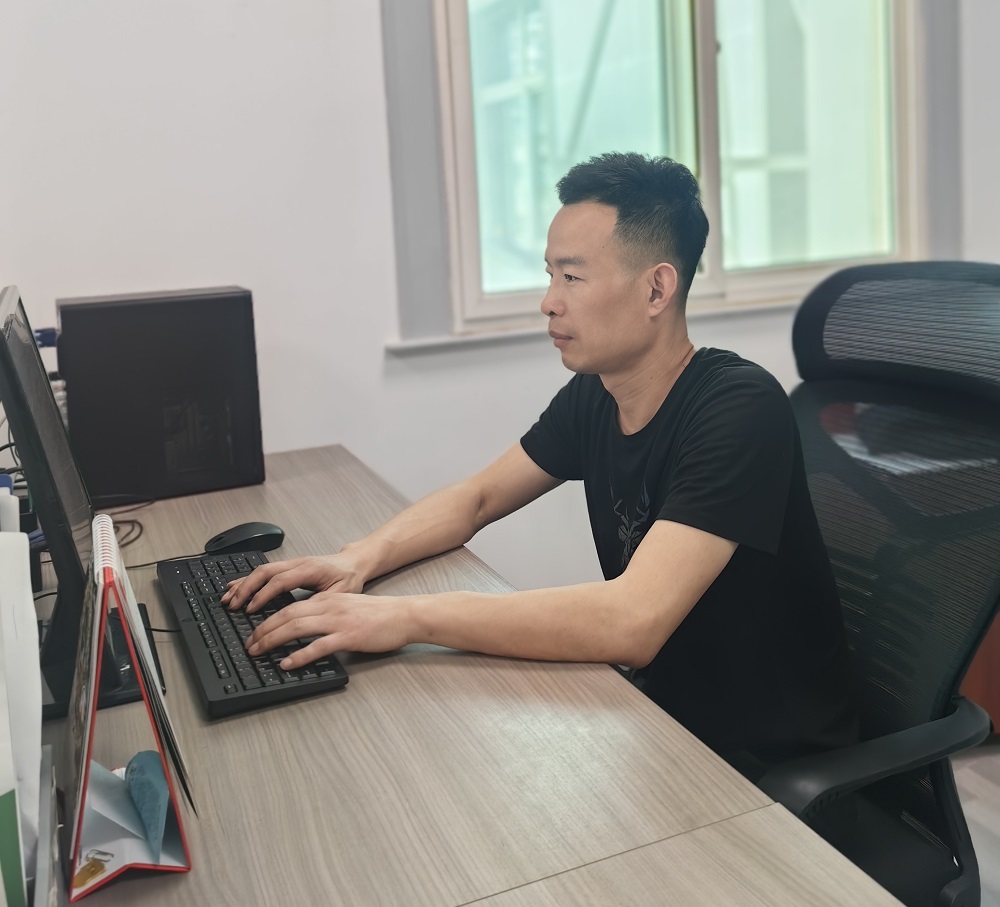 1746497621343186.jpg 王宏伟.jpg