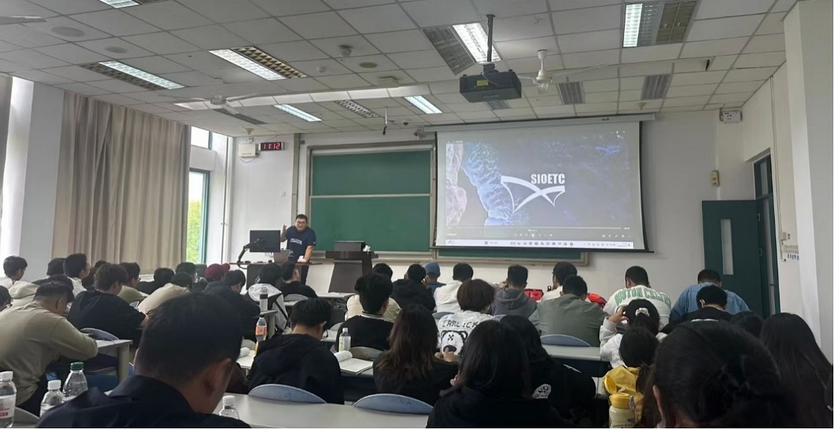 1761032106628803.jpg 课程.jpg